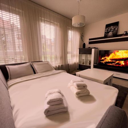 Elegant Escape Apartment II - City Centre Bratislava Buitenkant foto