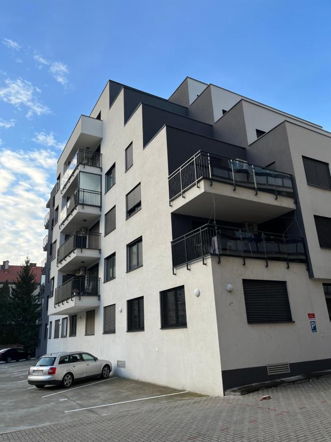 Elegant Escape Apartment II - City Centre Bratislava Buitenkant foto